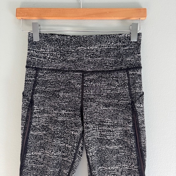 Lululemon Pace Perfect Legging - Picture 6 of 12